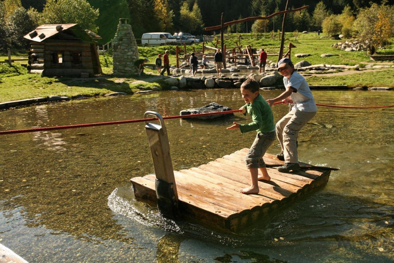 Hotel La Cruna Sedrun Kültér fotó